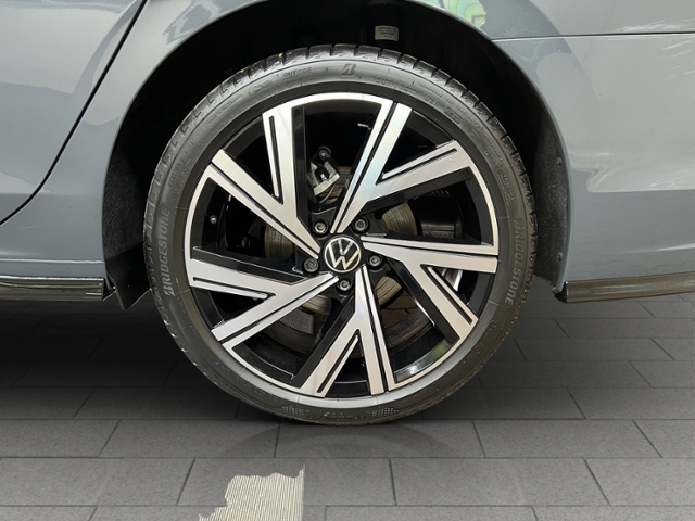 Golf Variant VIII 1.5 eTSI R-Line+AHK+LED+RFK