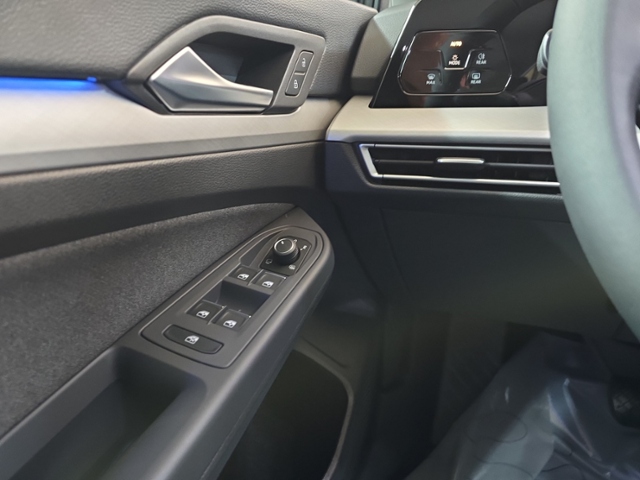Golf VIII 1.5 eTSI Life+LED+NAVI+PDC+APP-CO.+ACC