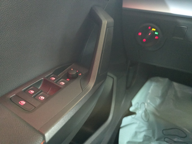 Arona 1.0 TSI FR+LED+NAVI+AHK+PARKLENK+ACC+DAB
