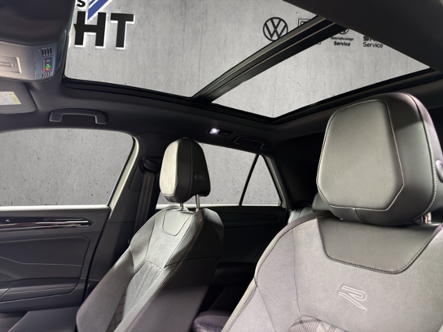 T-Roc 1.5 TSI R-Line+LED+NAVI+PANO+AHK+STANDH.