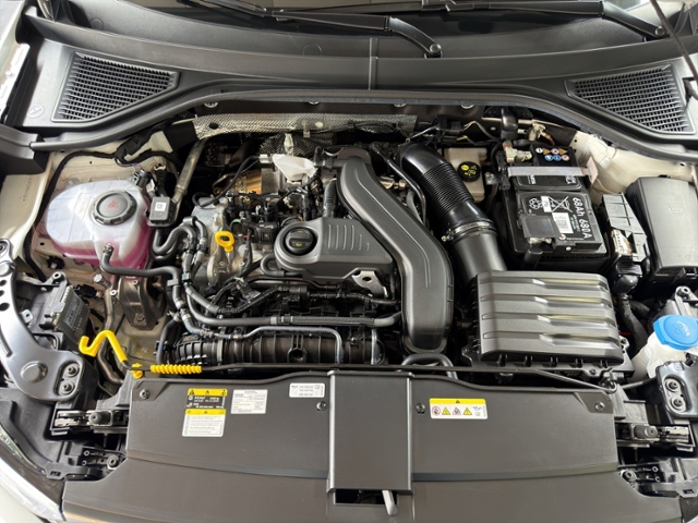 T-Roc 1.5 TSI R-Line+LED+NAVI+PANO+AHK+STANDH.