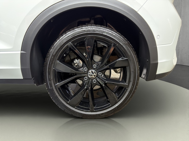 T-Roc 1.5 TSI R-Line+LED+NAVI+PANO+AHK+STANDH.