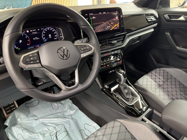 T-Roc 1.5 TSI R-Line+LED+NAVI+PANO+AHK+STANDH.