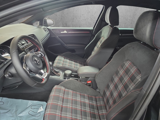 Golf VII GTI 2.0 TSI BI-XENON+NAVI+AHK+RFK+ACC