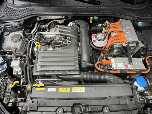 Leon Sportstourer 1.4 e-HYBRID LED+PANO+RFK
