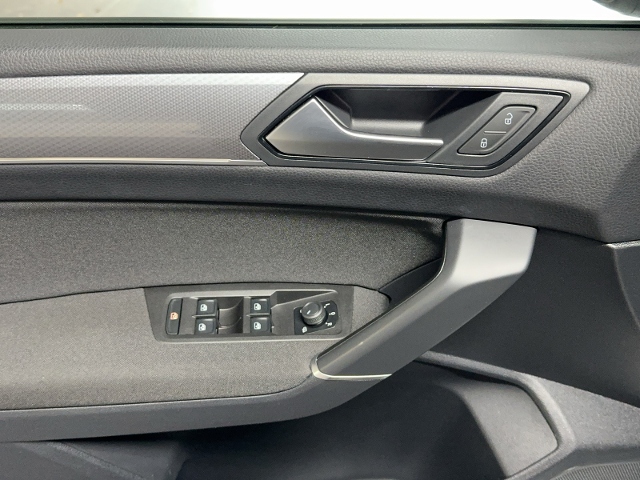 Touran 2.0 TDI Active+AHK+RFK+NAVI+ACC+7SITZ+APP