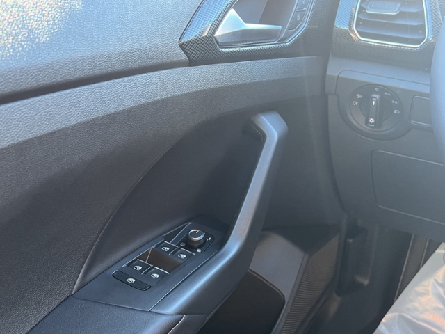 T-Cross 1.0 TSI R-Line+LED+NAVI+PDC+APP-CONNECT