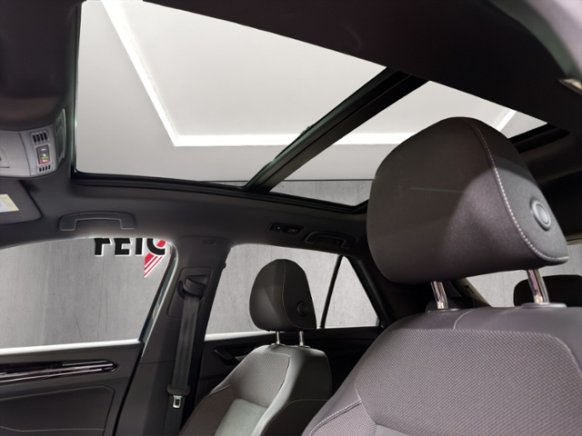 T-Roc 2.0 TSI R-Line 4Motion+PANO+IQ.LIGHT+RFK