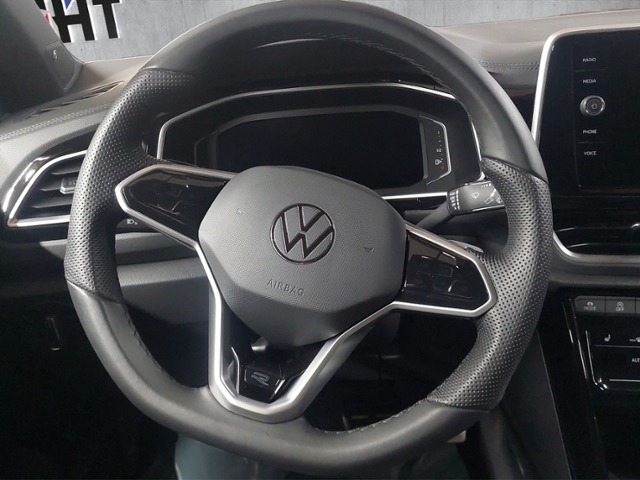 T-Roc 1.5 TSI R-Line+LED+NAVI+PARKLENK+APP-CON.