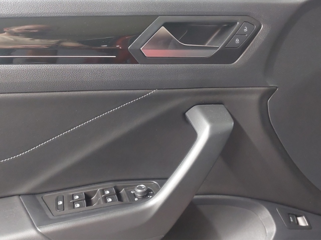 T-Roc 1.5 TSI R-Line+LED+NAVI+PARKLENK+APP-CON.
