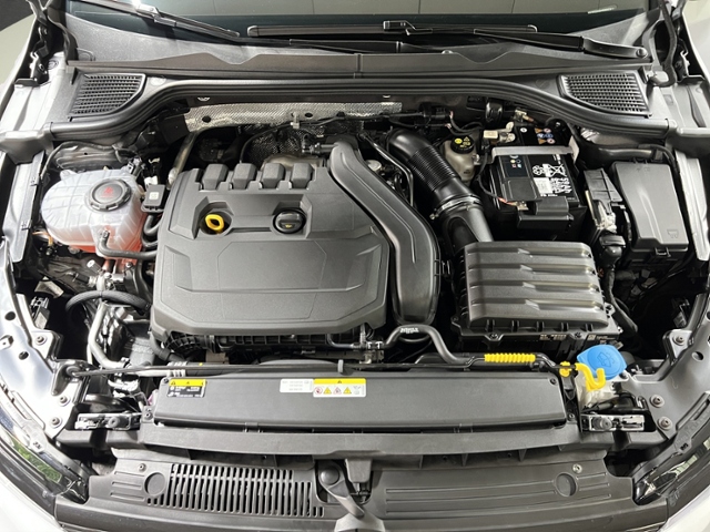 Golf Variant VIII 1.5 eTSI R-Line+LED+NAV+RFK