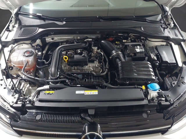 Golf VIII 1.0 eTSI Move+LED+NAVI+PDC+ACC+APP-CO.