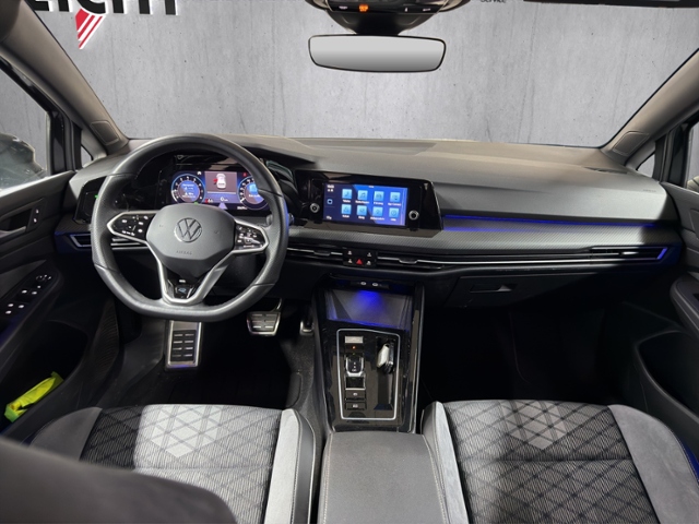 Golf VIII 1.5 eTSI R-Line+LED+KEYLESS+AMBI