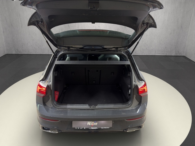 Golf VIII 1.5 eTSI R-Line+LED+KEYLESS+AMBI