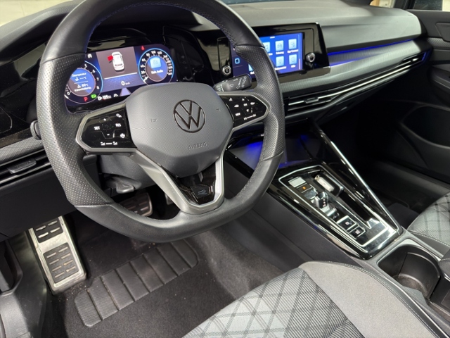 Golf VIII 1.5 eTSI R-Line+LED+KEYLESS+AMBI