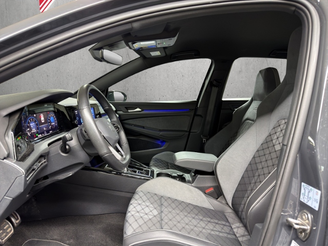 Golf VIII 1.5 eTSI R-Line+LED+KEYLESS+AMBI