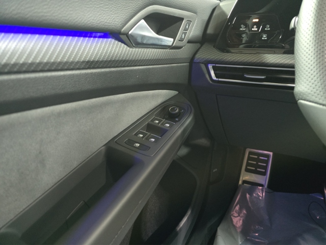 Golf VIII R 2.0 TSI 4Motion+NAVI+RFK+LED+APP-CO.