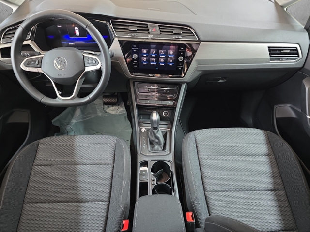 Touran 1.5 TSI Comfortline+NAVI+AHK+7-SITZ.+PDC