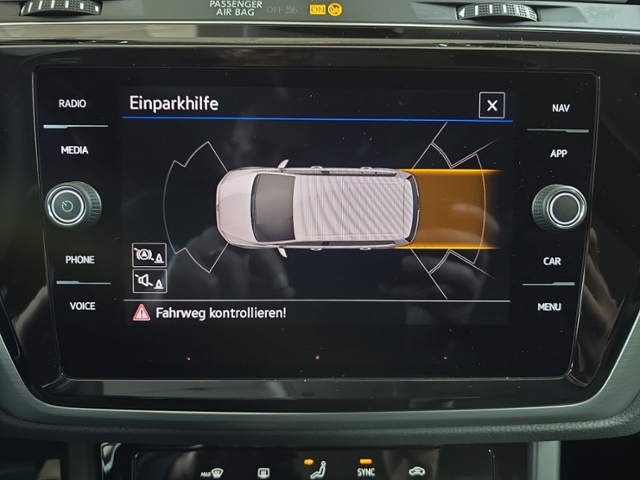 Touran 1.5 TSI Comfortline+NAVI+AHK+7-SITZ.+PDC