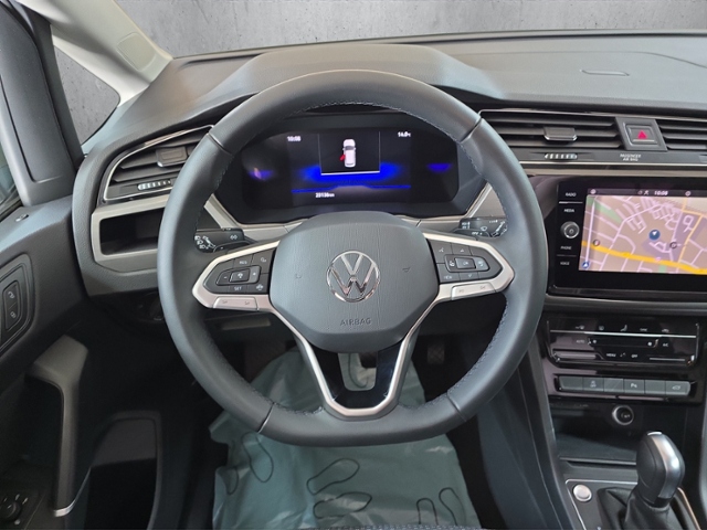 Touran 1.5 TSI Comfortline+NAVI+AHK+7-SITZ.+PDC