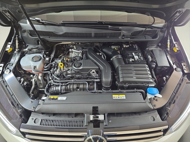 Touran 1.5 TSI Comfortline+NAVI+AHK+7-SITZ.+PDC