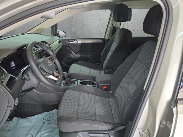 Touran 1.5 TSI Comfortline+NAVI+AHK+7-SITZ.+PDC