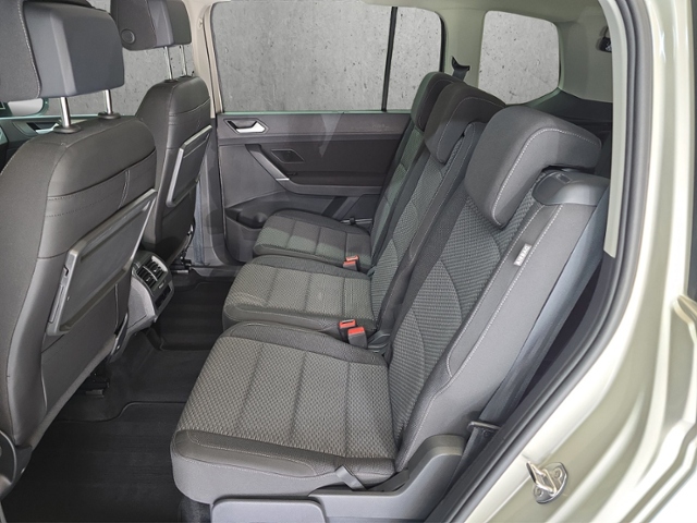 Touran 1.5 TSI Comfortline+NAVI+AHK+7-SITZ.+PDC