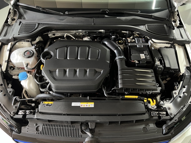 Golf VIII R 2.0 TSI 4Motion+NAVI+LED+RFK+APP-CO.