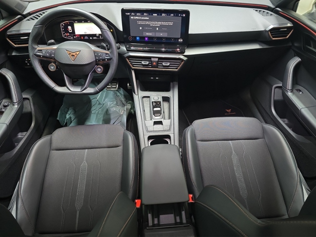 Leon Sportstourer 2.0 TSI VZ+4Drive+LED+NAVI+APP