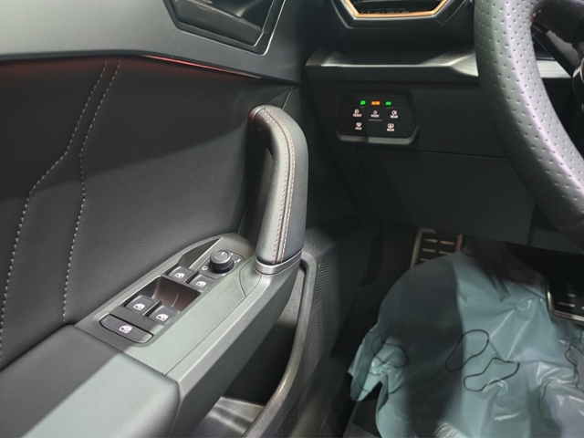 Leon Sportstourer 2.0 TSI VZ+4Drive+LED+NAVI+APP