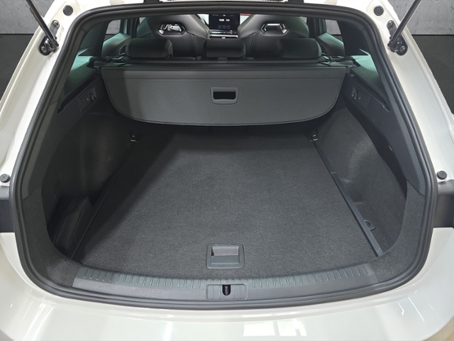 Leon Sportstourer 2.0 TSI VZ+4Drive+LED+NAVI+APP