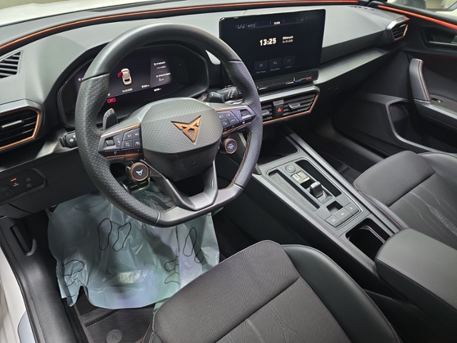 Leon Sportstourer 2.0 TSI VZ+4Drive+LED+NAVI+APP