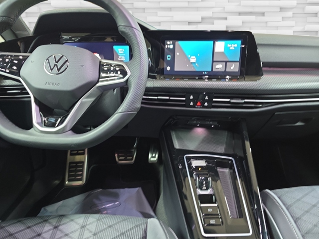 Golf VIII 1.5 eTSI R-Line+LED+RFK+AHK+APP-CONNE.