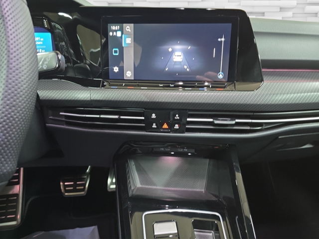 Golf VIII 1.5 eTSI R-Line+LED+RFK+AHK+APP-CONNE.
