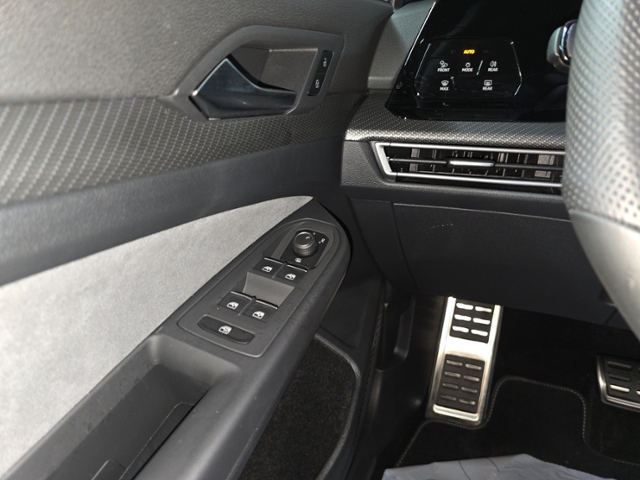 Golf VIII 1.5 eTSI R-Line+LED+RFK+AHK+APP-CONNE.