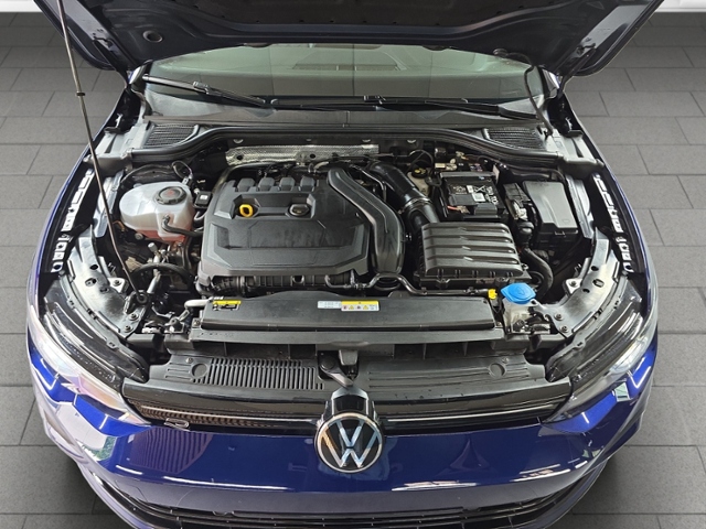 Golf VIII 1.5 eTSI R-Line+LED+RFK+AHK+APP-CONNE.