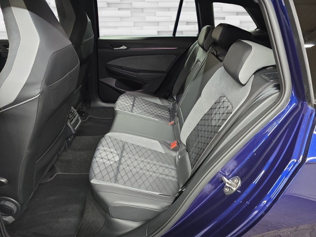 Golf VIII 1.5 eTSI R-Line+LED+RFK+AHK+APP-CONNE.