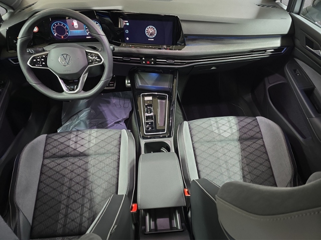 Golf Variant VIII 1.5 eTSI R-Line+LED+AHK+APP-C.