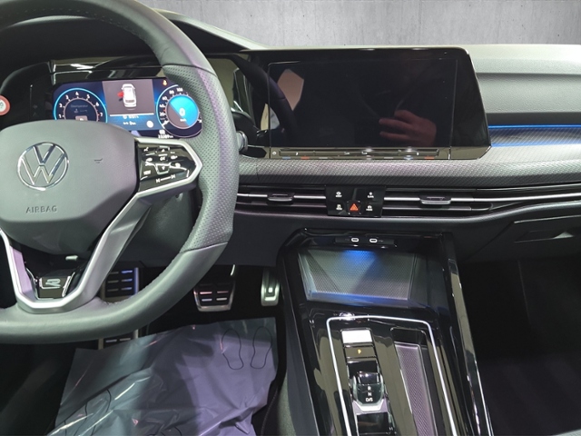 Golf Variant VIII 1.5 eTSI R-Line+LED+AHK+APP-C.