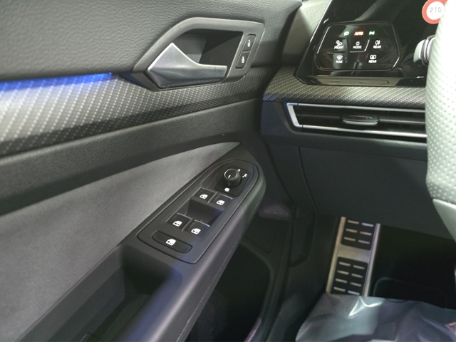 Golf Variant VIII 1.5 eTSI R-Line+LED+AHK+APP-C.