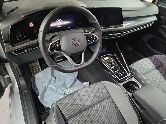Golf Variant VIII 1.5 eTSI R-Line+LED+AHK+APP-C.