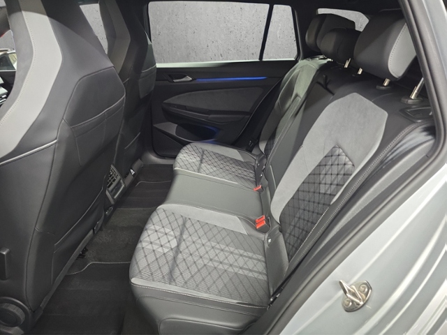 Golf Variant VIII 1.5 eTSI R-Line+LED+AHK+APP-C.