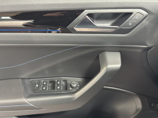 T-Roc R 2.0 TSI 4Motion+NAVI+LED+RFK+ACC+AHK+APP