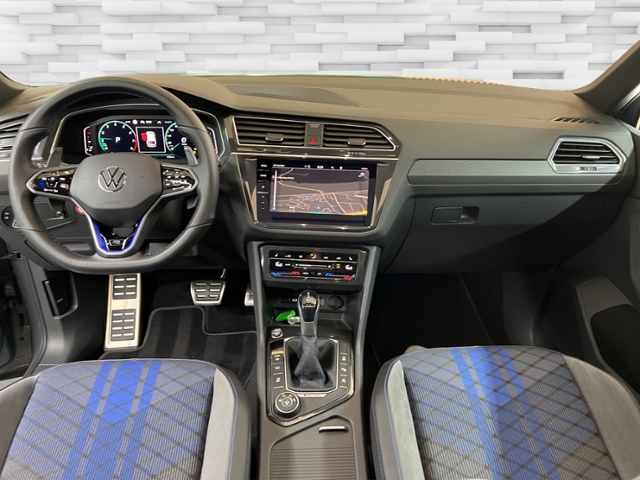 Tiguan R 2.0 TSI  4Motion+AKRAPOVIC+HUD+AHK+PANO