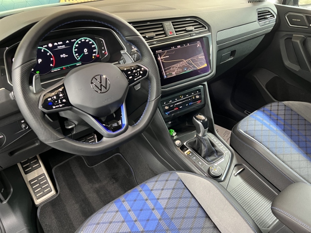 Tiguan R 2.0 TSI  4Motion+AKRAPOVIC+HUD+AHK+PANO