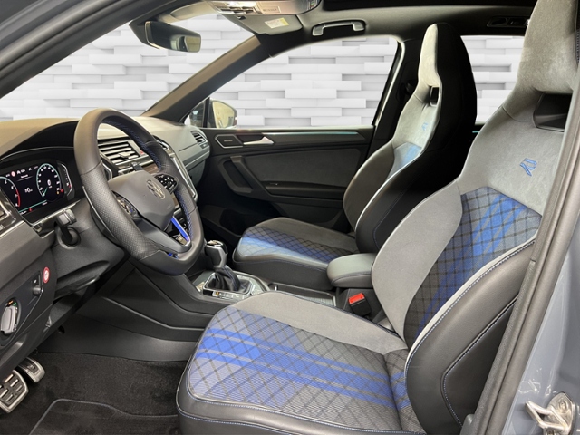 Tiguan R 2.0 TSI  4Motion+AKRAPOVIC+HUD+AHK+PANO