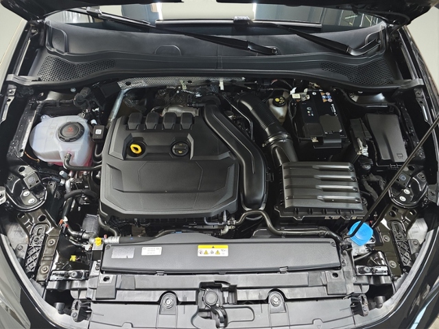 Leon 1.5 eTSI LED+NAVI+PARKLENK+FULL LINK+GJR