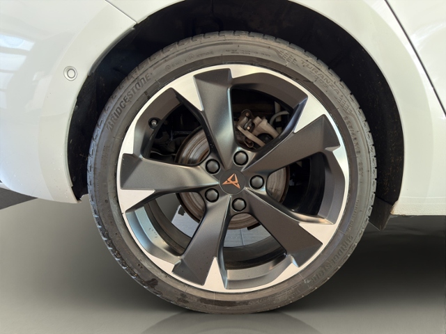 Leon 1.5 eTSI LED+FULL LINK+PARKLENK+BEATS+ACC