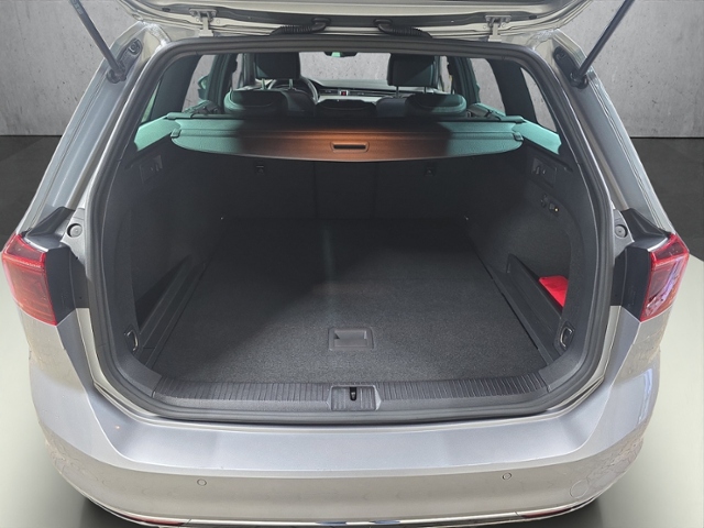 Passat Variant 1.5 TSI Elegance+LED+NAVI+AHK+RFK