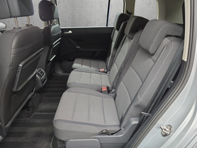 Touran 2.0 TDI Comfortline+LED+NAVI+AHK+RFK+ACC